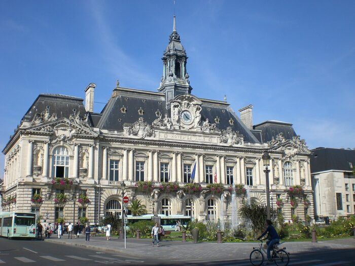 Hotel de ville en pierre de taille Tours département indre-et-loire 37