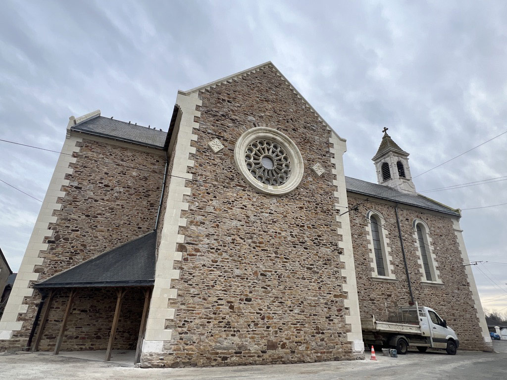 rénovation d'une église façade nord tuffeau